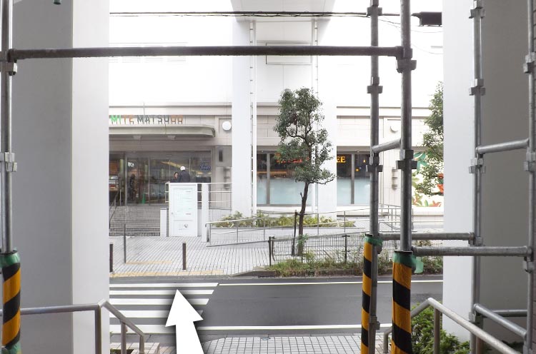 駐輪場を出ます