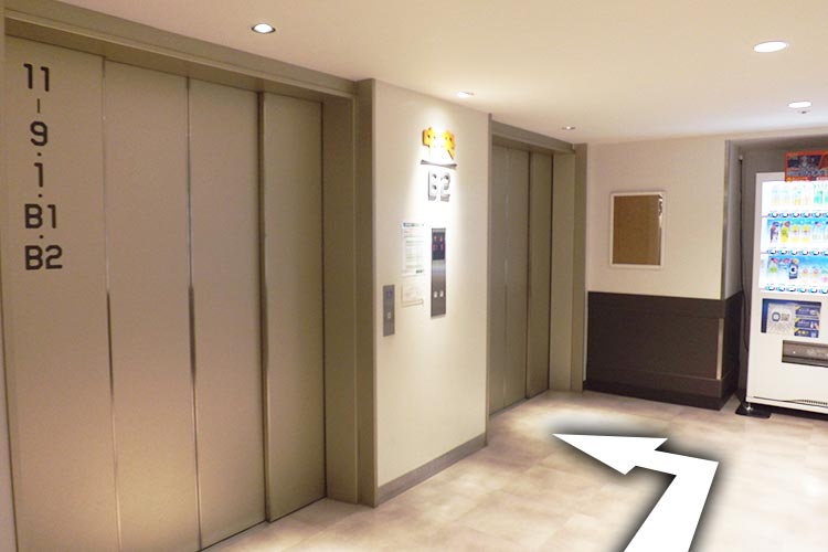 エレベーターに乗り、1階へ向かいます