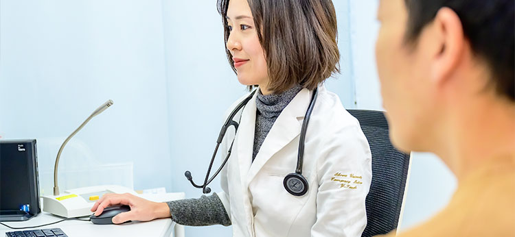 女性医師による診察